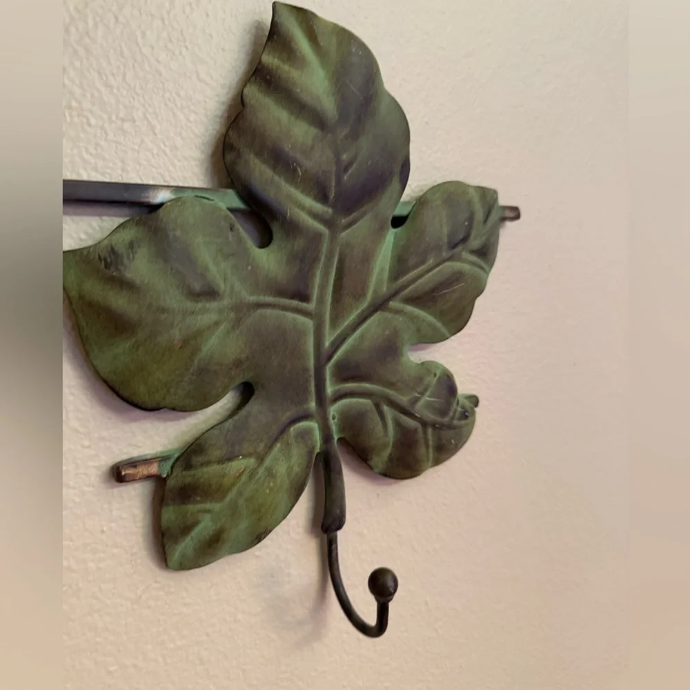 Metal Green Leaf Wall Hook